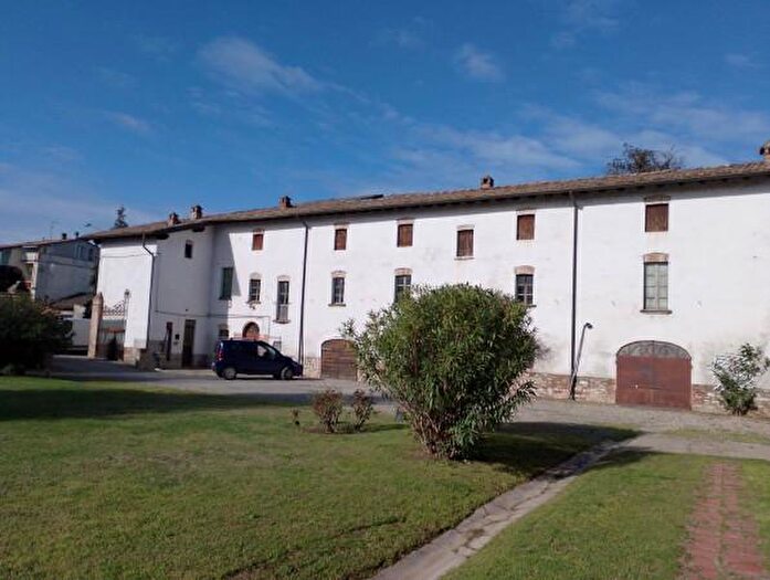 Casa con 6 locali in vendita in Strada della Casa Nuova, Alseno