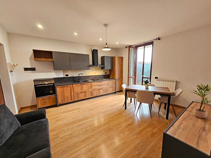 Appartamento bilocale in affitto in Via Oneda, Centro, Sesto Calende