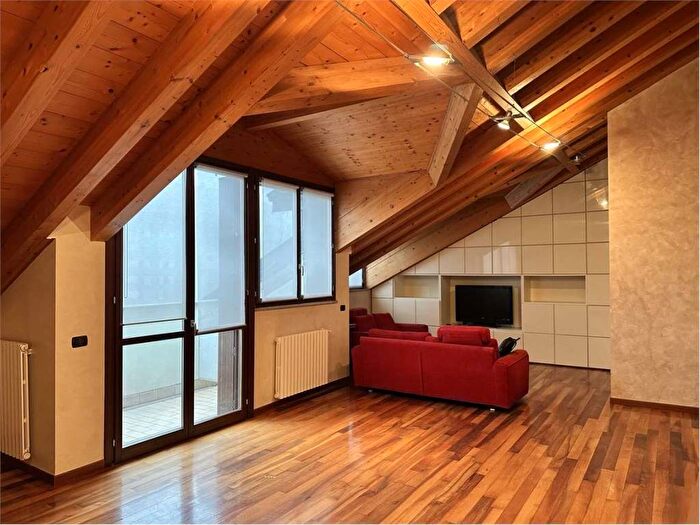 Appartamento trilocale in affitto in Melegnano