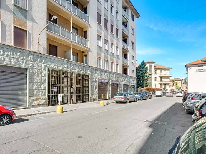 Appartamento trilocale in vendita in Via Leopardi, Saronno