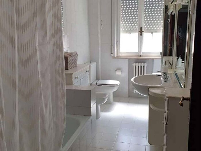 Appartamento quadrilocale in affitto in Capodimonte, Ancona