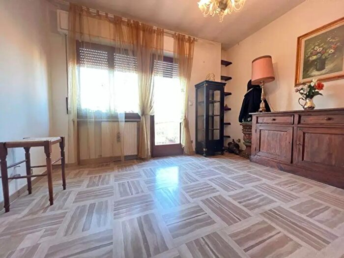 Appartamento trilocale in affitto in Via Micheli, Spoleto
