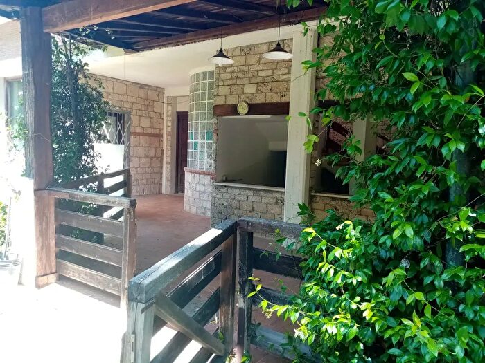 Casa con 12 locali in vendita in Via Annamaria Mozzoni, Labro