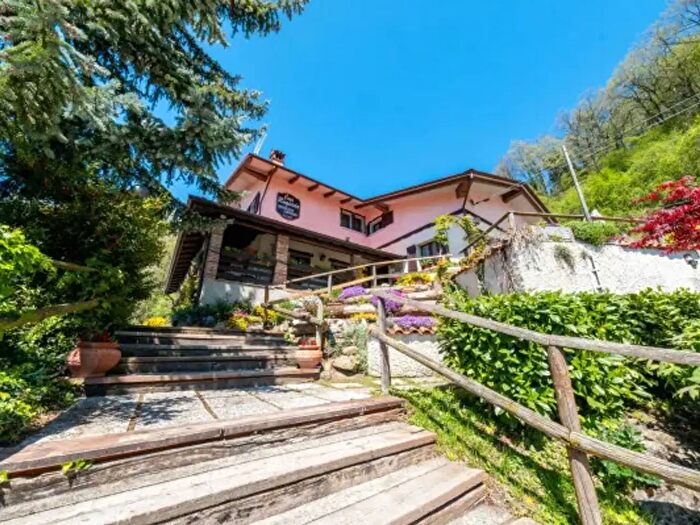 Casa con 6 locali in vendita in Via Passo Sella, Castel DAiano