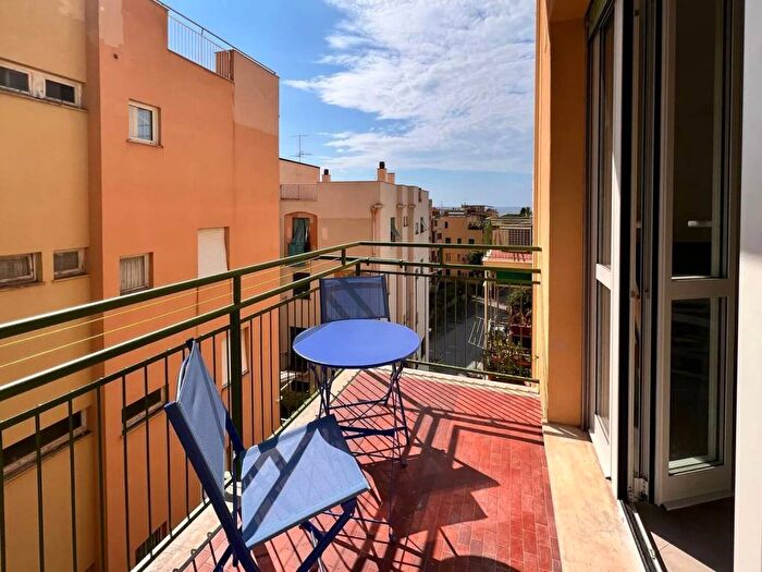 Appartamento trilocale in affitto in Strada Vecchia, Varigotti, Finale Ligure