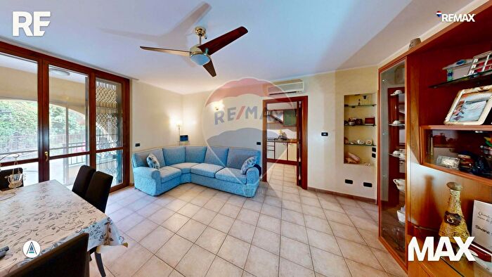 Appartamento trilocale in vendita in Via Giuseppe Garibaldi, Casarile