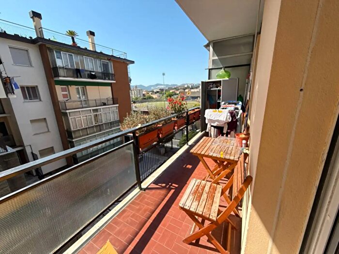 Appartamento quadrilocale in vendita in Via Cadorna, Savona