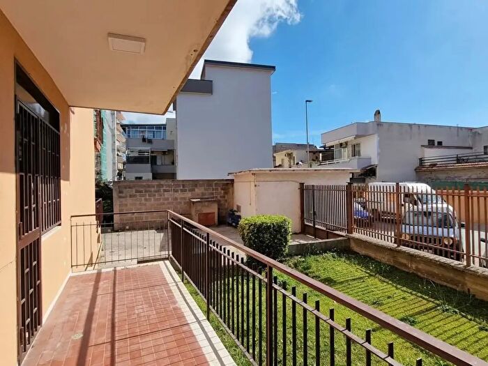 Appartamento trilocale in vendita in Via Alemanno, Mondragone