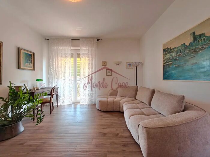 Appartamento con 6 locali in vendita in Piazza San Giorgio, Sarzana