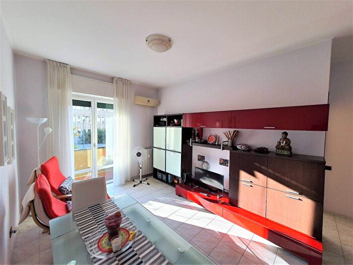 Appartamento bilocale in affitto in Via Monte San Genesio, Dergano, Milano