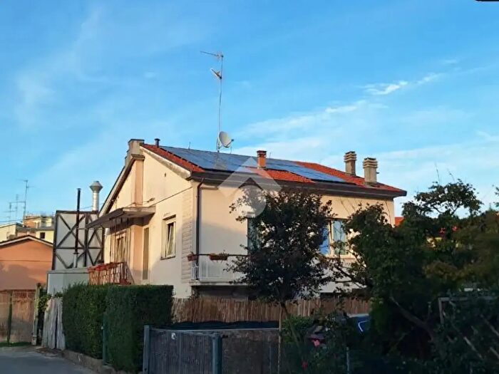 Casa con 5 locali in vendita in Via V Bellini, Bagnacavallo
