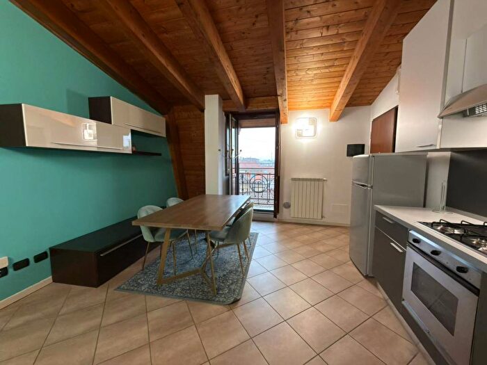 Appartamento bilocale in affitto in Via Garigliano, Isola, Milano