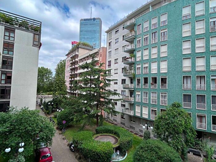 Appartamento trilocale in affitto in Via Vincenzo Monti, Vincenzo Monti, Milano