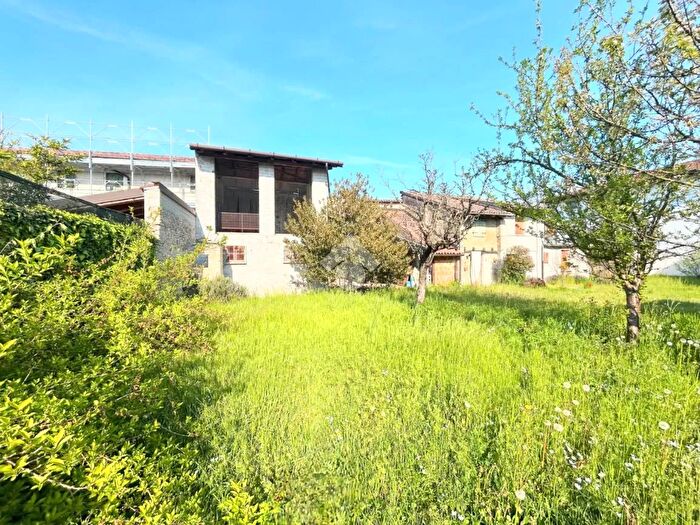 Casa bilocale in vendita in Via degli Emigranti, Varmo