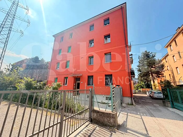 Appartamento trilocale in vendita in Via Speranza, Bologna