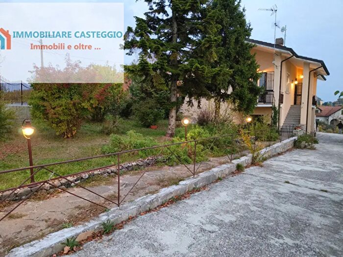 Casa con 6 locali in vendita in Belvedere, Montalto Pavese