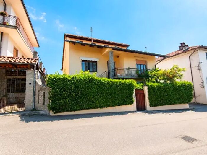 Casa con 6 locali in vendita in Via Teresa Alessio, Castellero