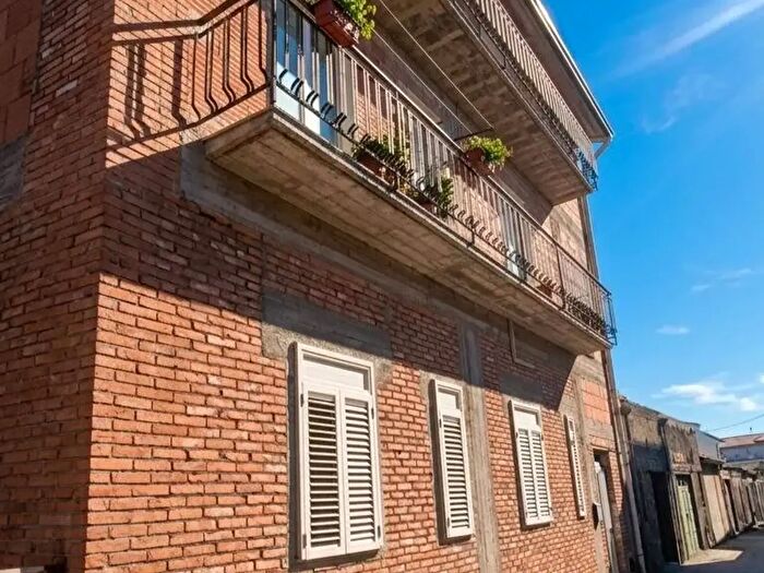 Casa con 10 locali in vendita in Via Vanella Mojo, Moio Alcantara