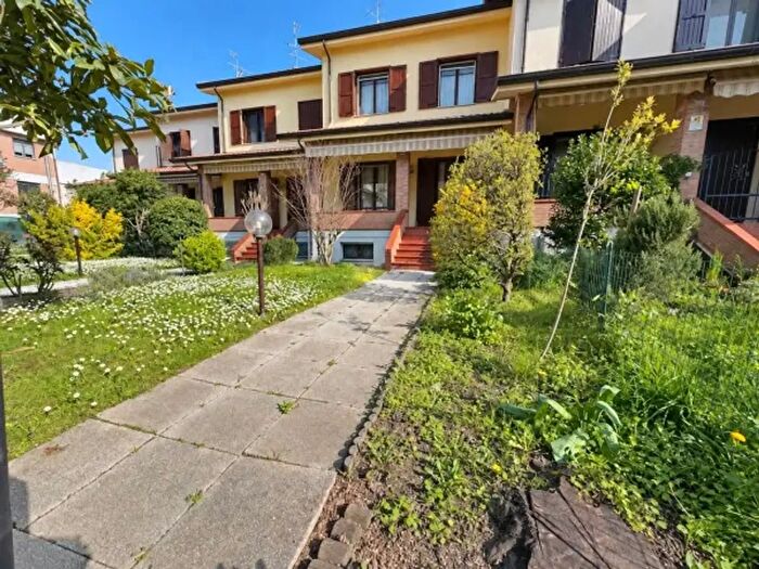 Casa quadrilocale in vendita in Via Martiri della Bettola, Reggio nell'Emilia