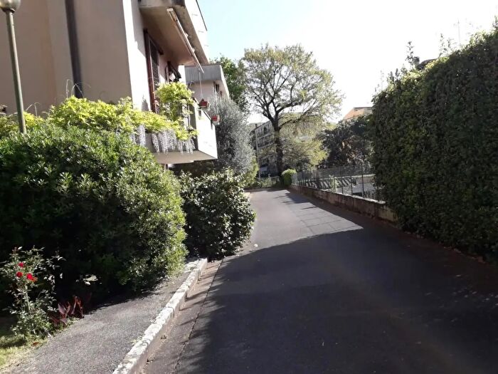 Casa con 7 locali in vendita in Scandicci