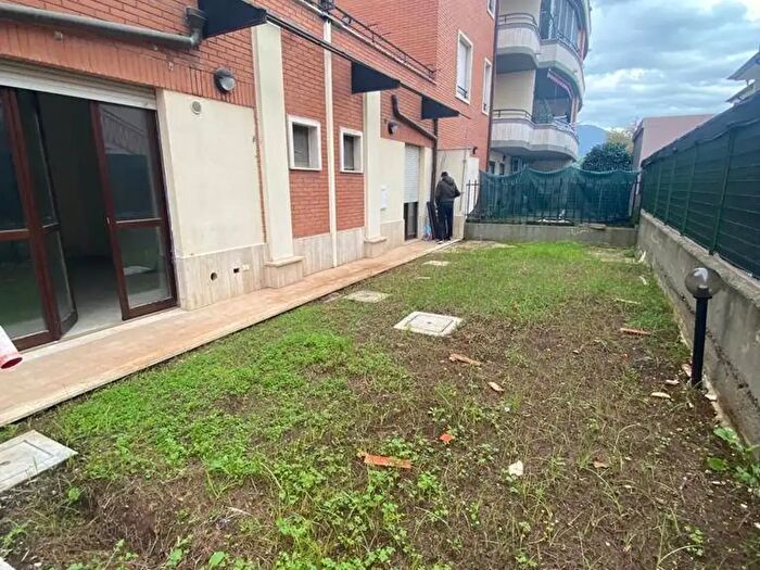 Appartamento con 5 locali in vendita in Via dell'Irto, Sermoneta