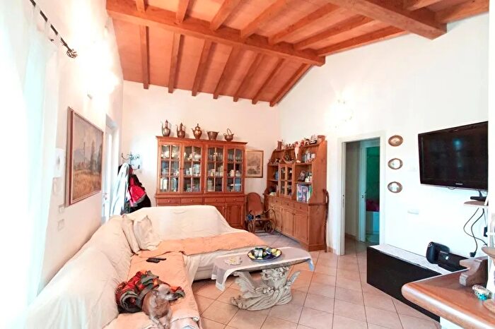 Casa con 9 locali in vendita in Montiscendi Pietrasanta, Pietrasanta