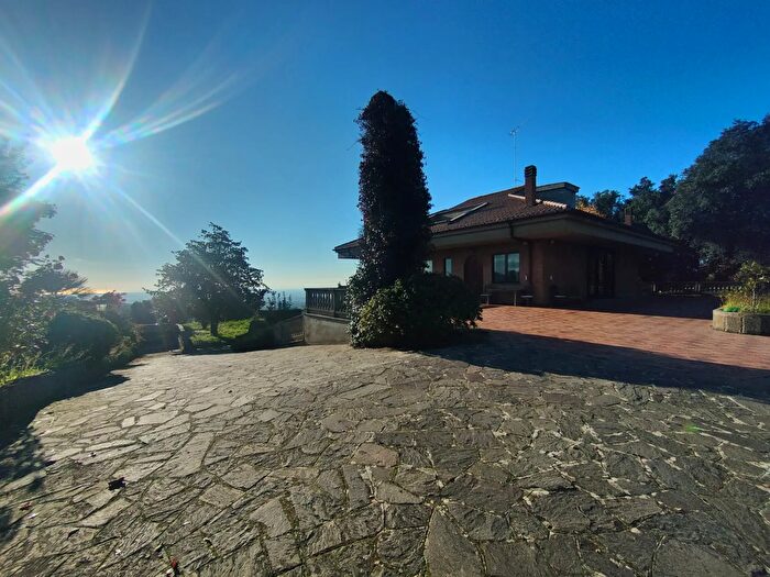 Casa con 9 locali in vendita in Via Appia Nuova, Castel Gandolfo