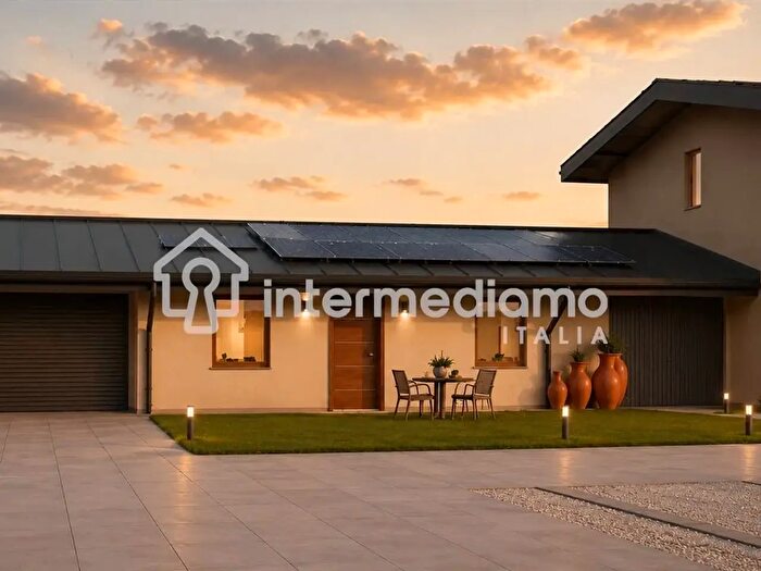 Casa quadrilocale in vendita in Dro