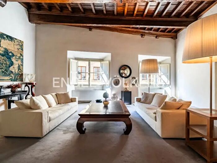 Appartamento trilocale in vendita in Via Maggio, Firenze