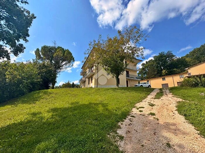 Appartamento con 5 locali in vendita in Via Anguillara, Gualdo Tadino