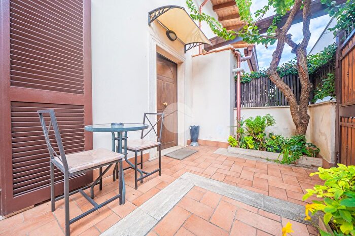 Casa trilocale in vendita in Via Appia Nuova, Roma