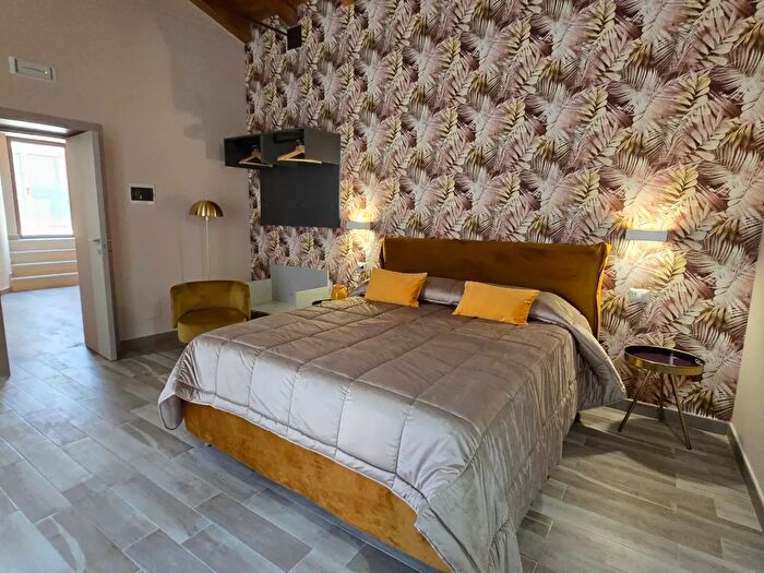 Casa con 15 locali in vendita in Piazza Archimede, Siracusa