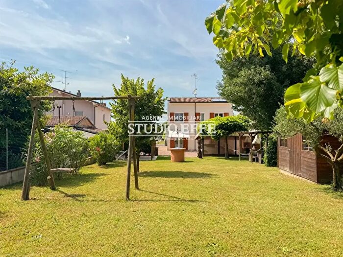 Casa con 6 locali in vendita in Bagnacavallo