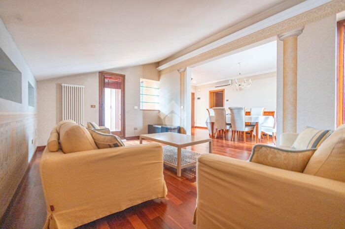 Appartamento trilocale in vendita in Mira