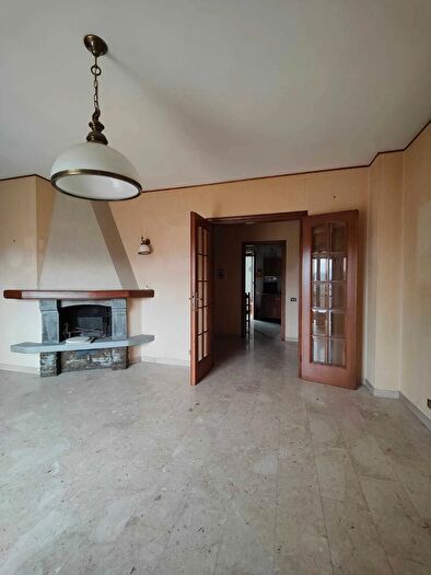 Appartamento con 6 locali in vendita in Villafranca In Lunigiana