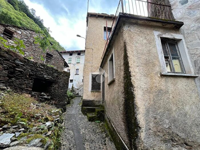 Casa con 6 locali in vendita in Via Pagnona, Valvarrone