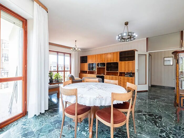 Appartamento trilocale in affitto in Viale Famagosta, Milano