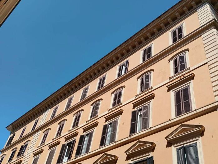 Appartamento trilocale in affitto in Via Volturno, Repubblica, Roma