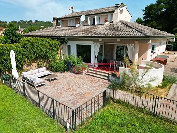 Casa con 10 locali in vendita in Via Monterosi, Trevignano Romano