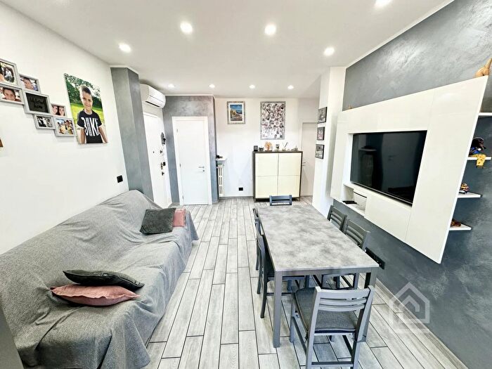 Appartamento quadrilocale in vendita in Via Momo N, Chivasso