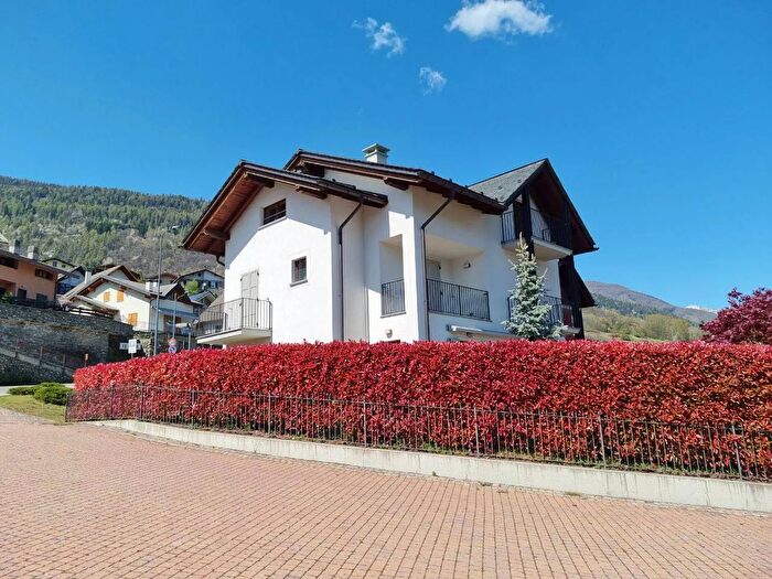 Casa trilocale in vendita in Via Roma, Teglio