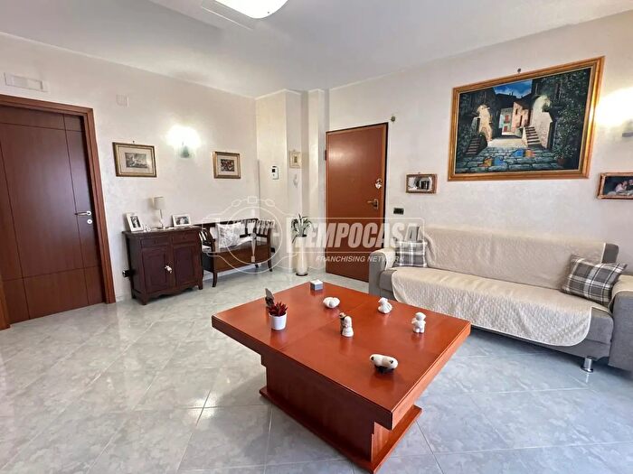 Appartamento trilocale in vendita in Via Antonio De Curtis B, Valenzano