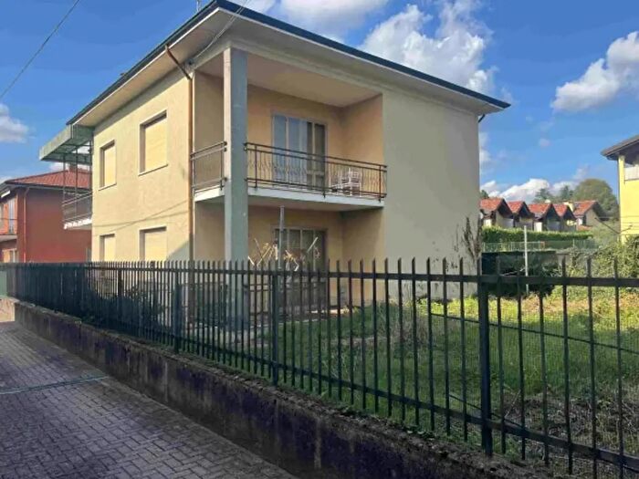 Casa con 6 locali in vendita in Largo Dante Alighieri, Sesto Calende
