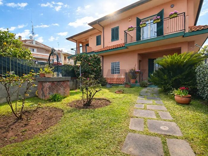 Casa con 12 locali in vendita in Via Luigi Capuana, Aci SantAntonio