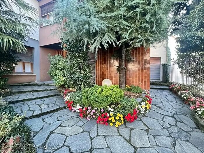 Casa con 10 locali in vendita in Ia Gioacchino Rossini, Solbiate Olona