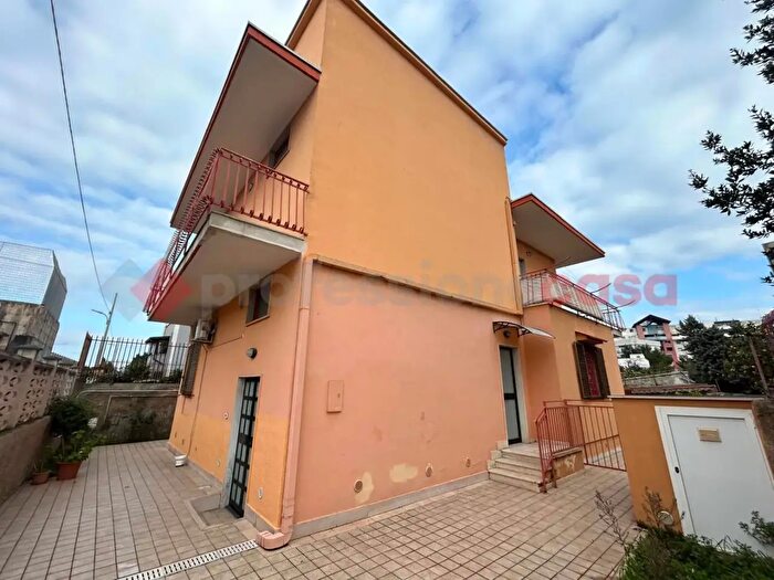 Appartamento trilocale in vendita in Via Napoli a, Bari