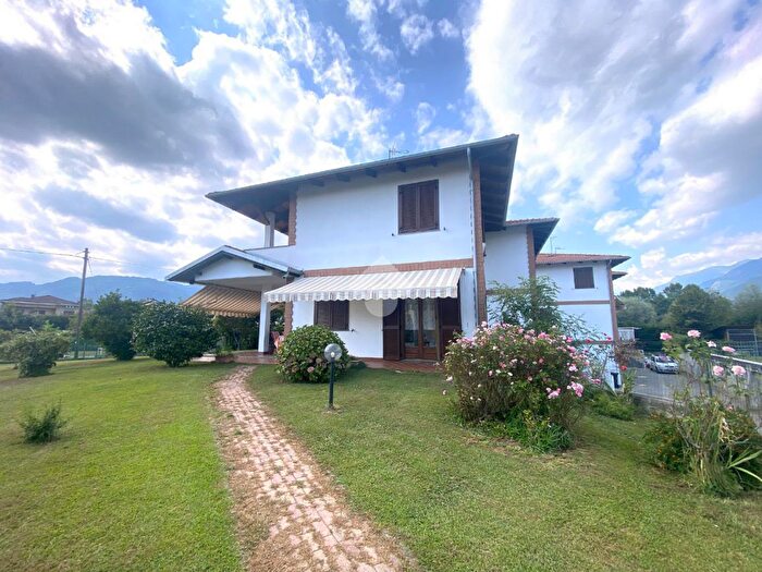 Casa con 5 locali in vendita in Via Aosta, Montalto Dora