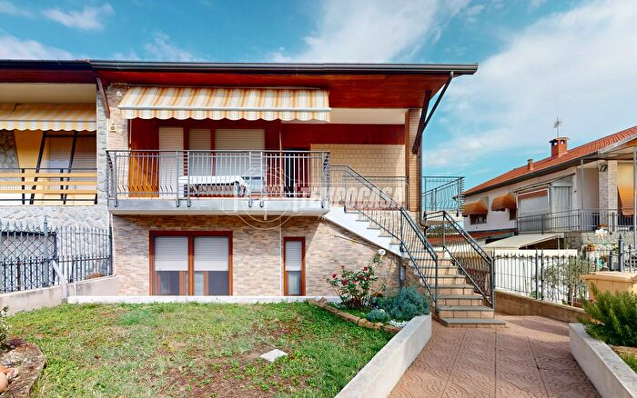 Appartamento con 7 locali in vendita in Via Giotto, Bruino