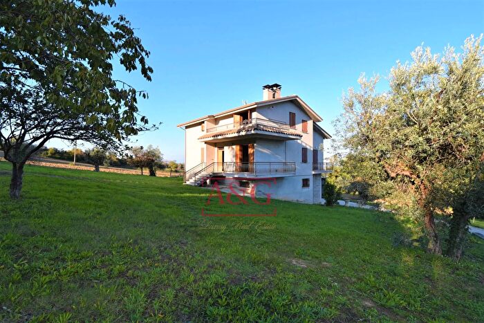 Casa con 14 locali in vendita in Via Chiavanella, Monteleone Di Fermo