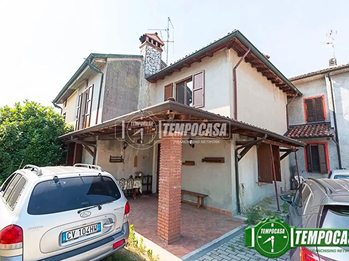 Casa trilocale in vendita in Via Giuseppe Garibaldi, Corno Giovine